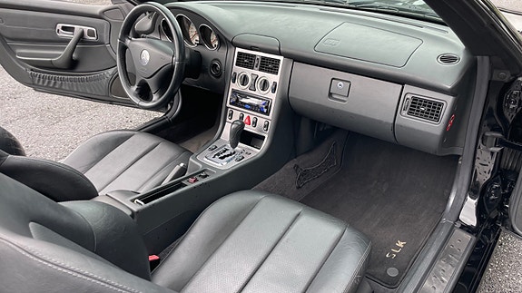 Mercedes-Benz SLK 13 of 16