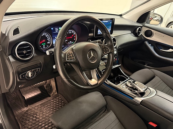 Mercedes-Benz GLC350 e 30 of 30