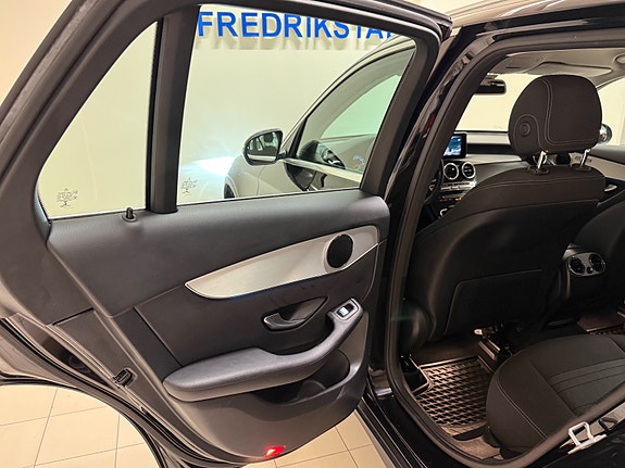Mercedes-Benz GLC350 e 26 of 30