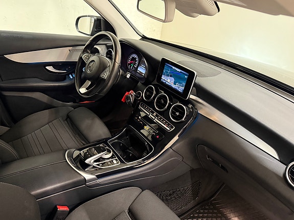 Mercedes-Benz GLC350 e 23 of 30