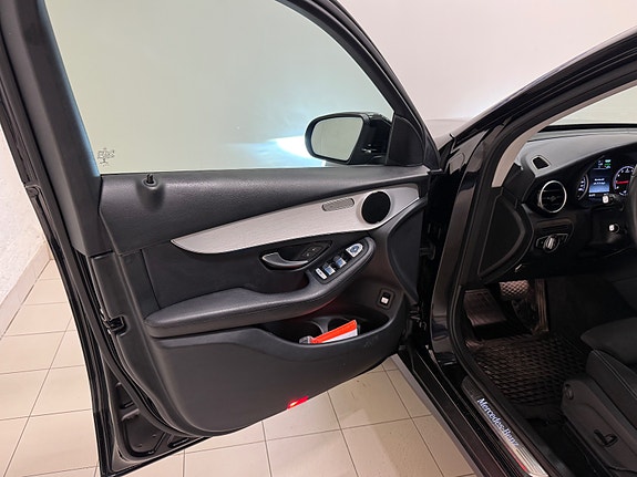 Mercedes-Benz GLC350 e 28 of 30