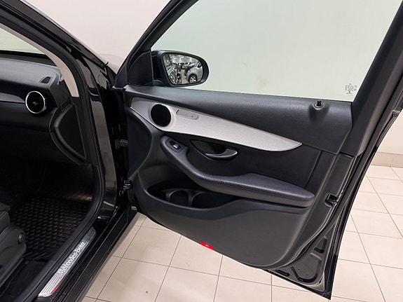 Mercedes-Benz GLC350 e 21 of 30