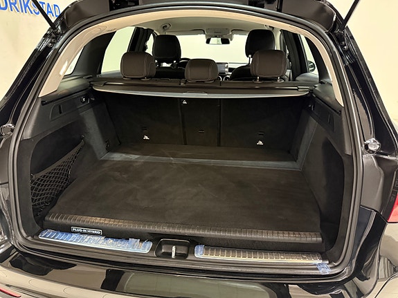 Mercedes-Benz GLC350 e 16 of 30