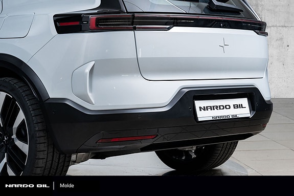 Polestar 3 8 of 30