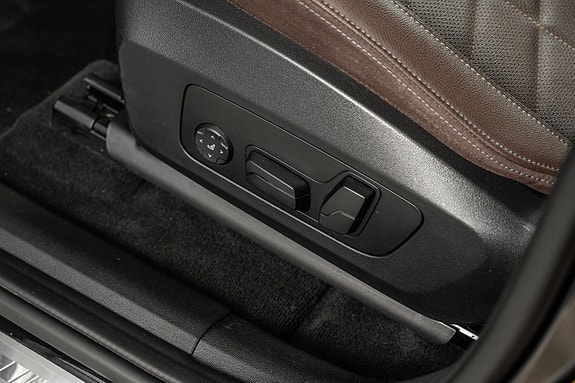 BMW iX1 14 of 30