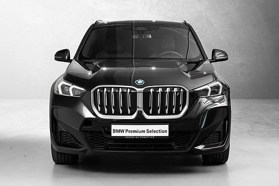 BMW iX1 6 of 30