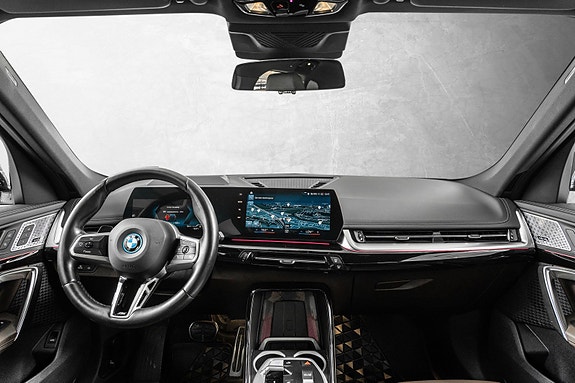 BMW iX1 17 of 30