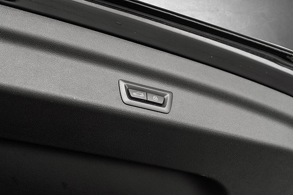 BMW iX1 28 of 30