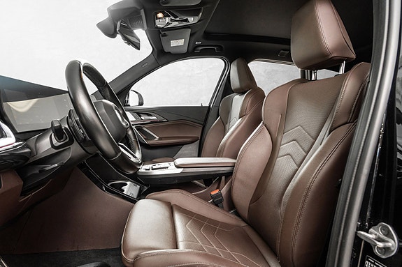 BMW iX1 11 of 30