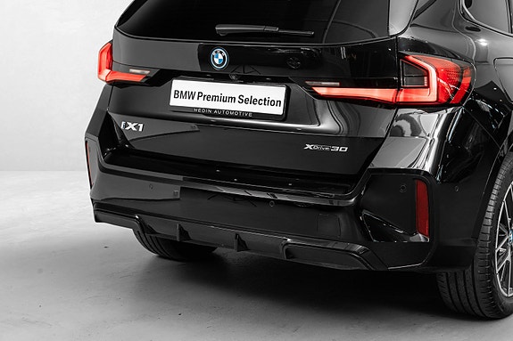 BMW iX1 8 of 30