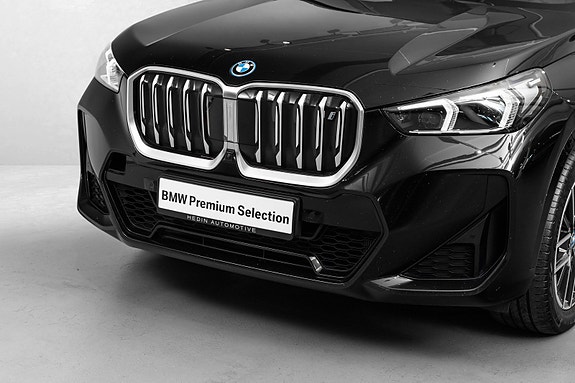 BMW iX1 5 of 30