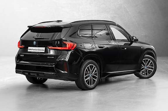 BMW iX1 3 of 30