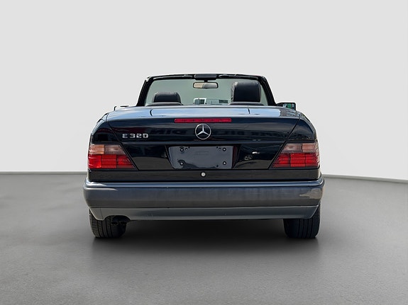 Mercedes-Benz E320 4 of 30