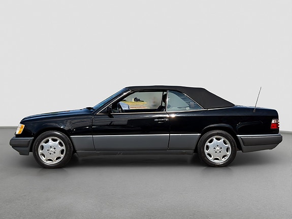 Mercedes-Benz E320 10 of 30