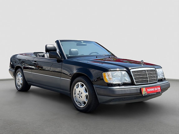 Mercedes-Benz E320 7 of 30