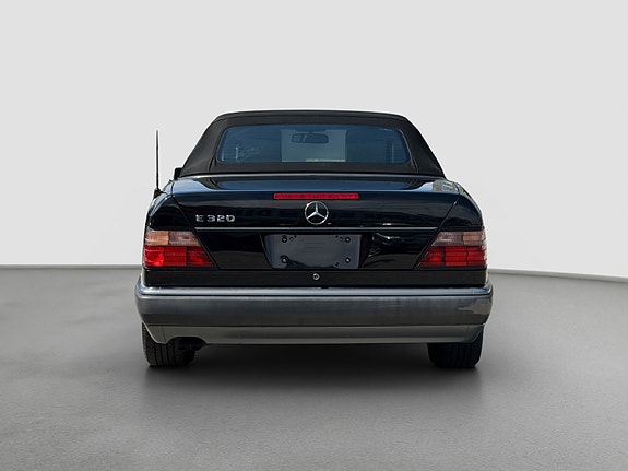 Mercedes-Benz E320 12 of 30