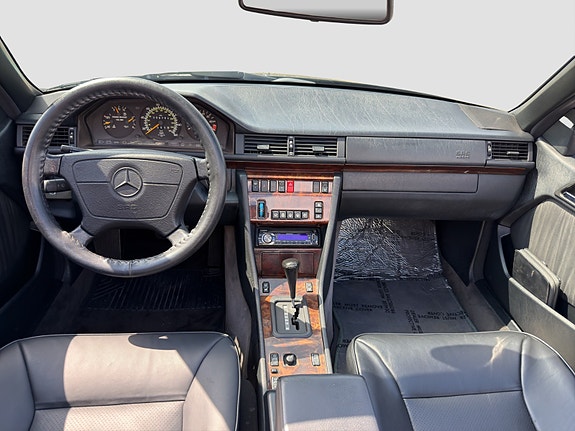 Mercedes-Benz E320 21 of 30