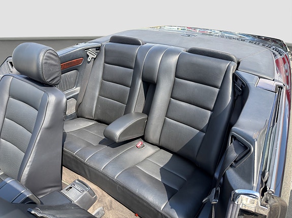 Mercedes-Benz E320 25 of 30