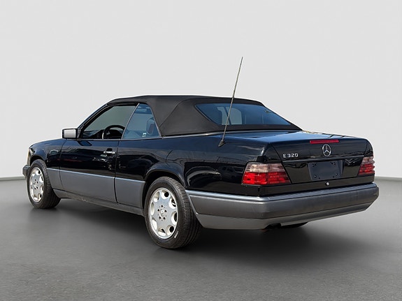 Mercedes-Benz E320 11 of 30