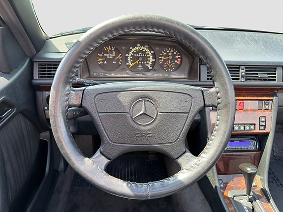 Mercedes-Benz E320 19 of 30
