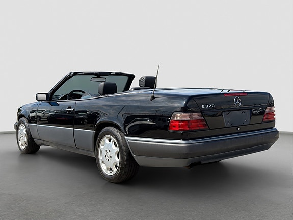 Mercedes-Benz E320 3 of 30