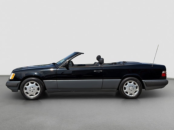 Mercedes-Benz E320 2 of 30