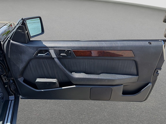 Mercedes-Benz E320 27 of 30