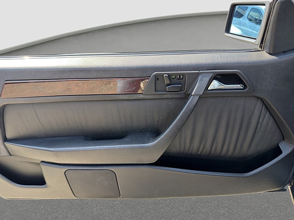 Mercedes-Benz E320 24 of 30