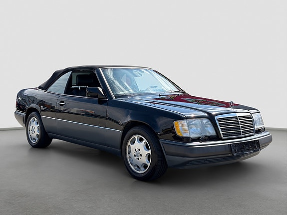 Mercedes-Benz E320 15 of 30