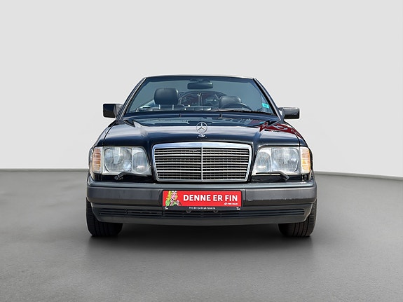 Mercedes-Benz E320 8 of 30