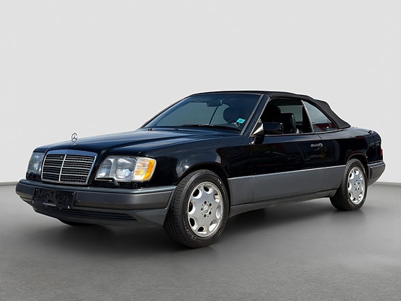 Mercedes-Benz E320 9 of 30