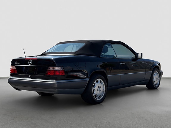 Mercedes-Benz E320 13 of 30