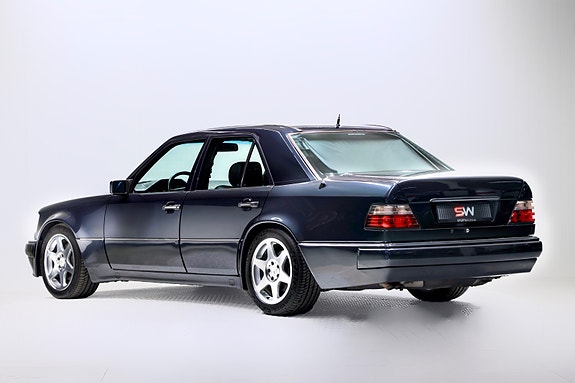 Mercedes-Benz E500 16 of 24