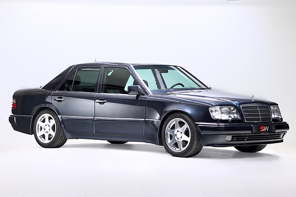 Mercedes-Benz E500 9 of 24
