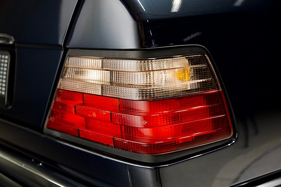 Mercedes-Benz E500 17 of 24