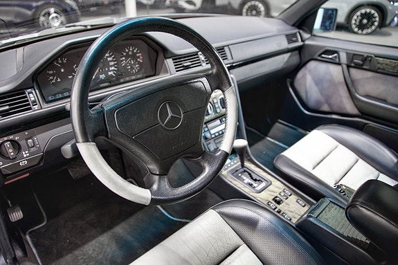 Mercedes-Benz E500 20 of 24