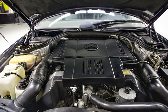 Mercedes-Benz E500 22 of 24