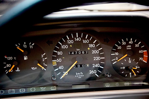 Mercedes-Benz E500 19 of 24
