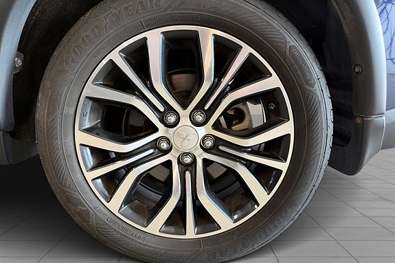 Mitsubishi Outlander 29 of 29