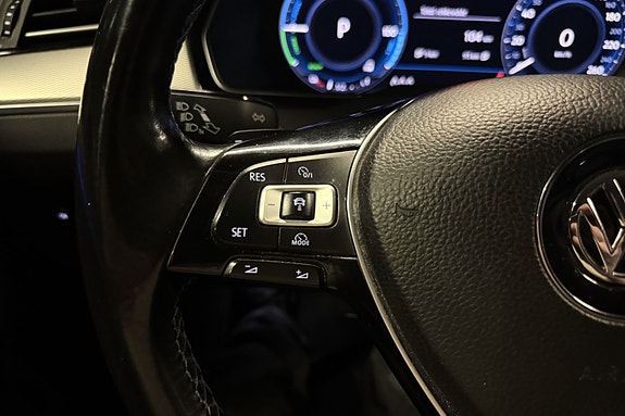 Volkswagen Passat 14 of 25