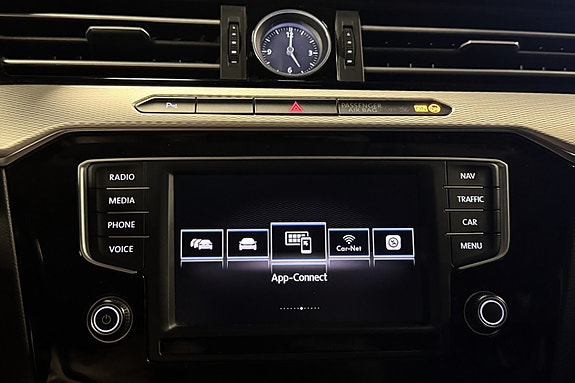 Volkswagen Passat 18 of 25