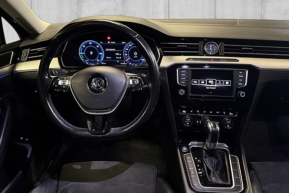 Volkswagen Passat 12 of 25