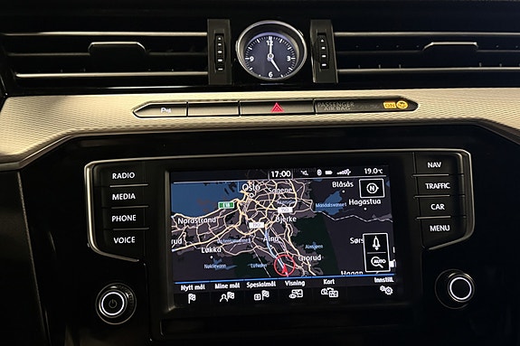 Volkswagen Passat 21 of 25