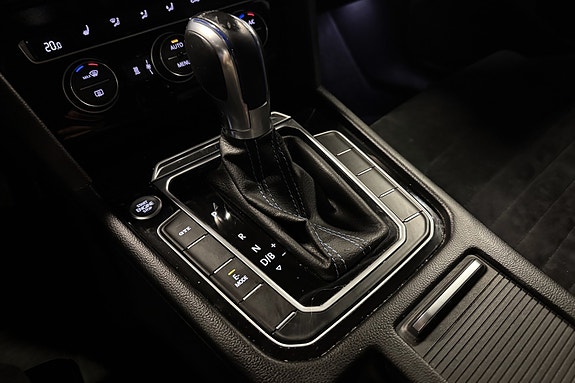 Volkswagen Passat 24 of 25