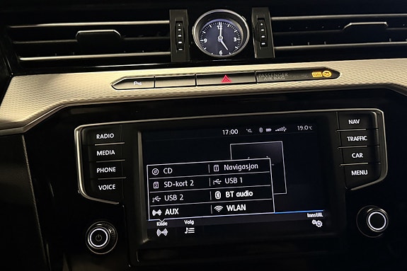 Volkswagen Passat 20 of 25