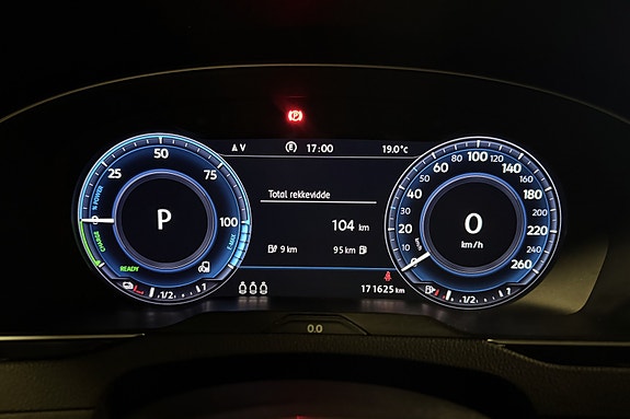 Volkswagen Passat 15 of 25