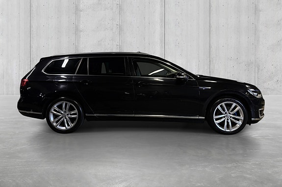 Volkswagen Passat 3 of 25