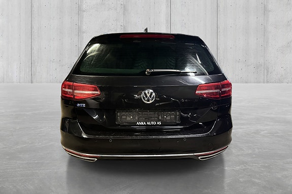 Volkswagen Passat 5 of 25