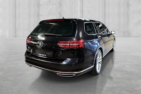 Volkswagen Passat 4 of 25