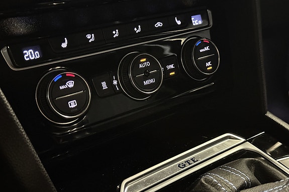 Volkswagen Passat 23 of 25